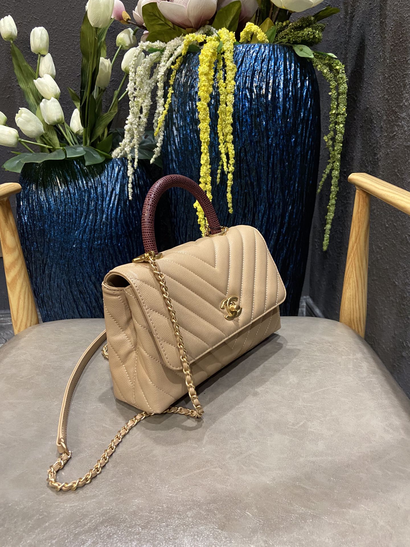 Chanel Cowhide handbag A92990