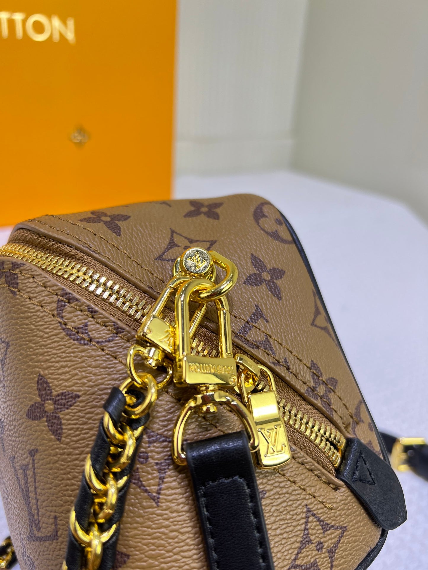 Louis Vuitton 春夏コレクションの Just In Case ハンドバッグ