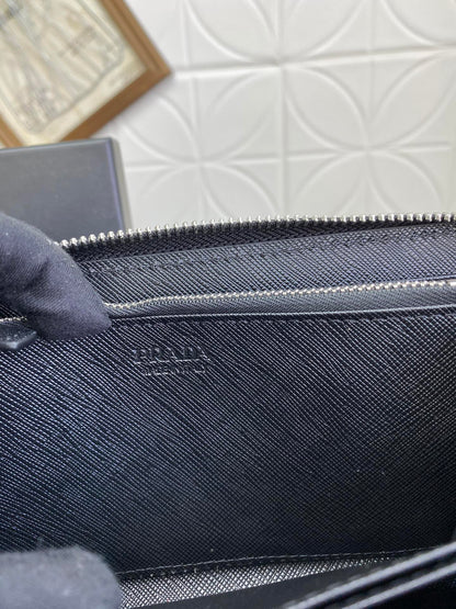 PRADA(プラダ) 財布19x12cm