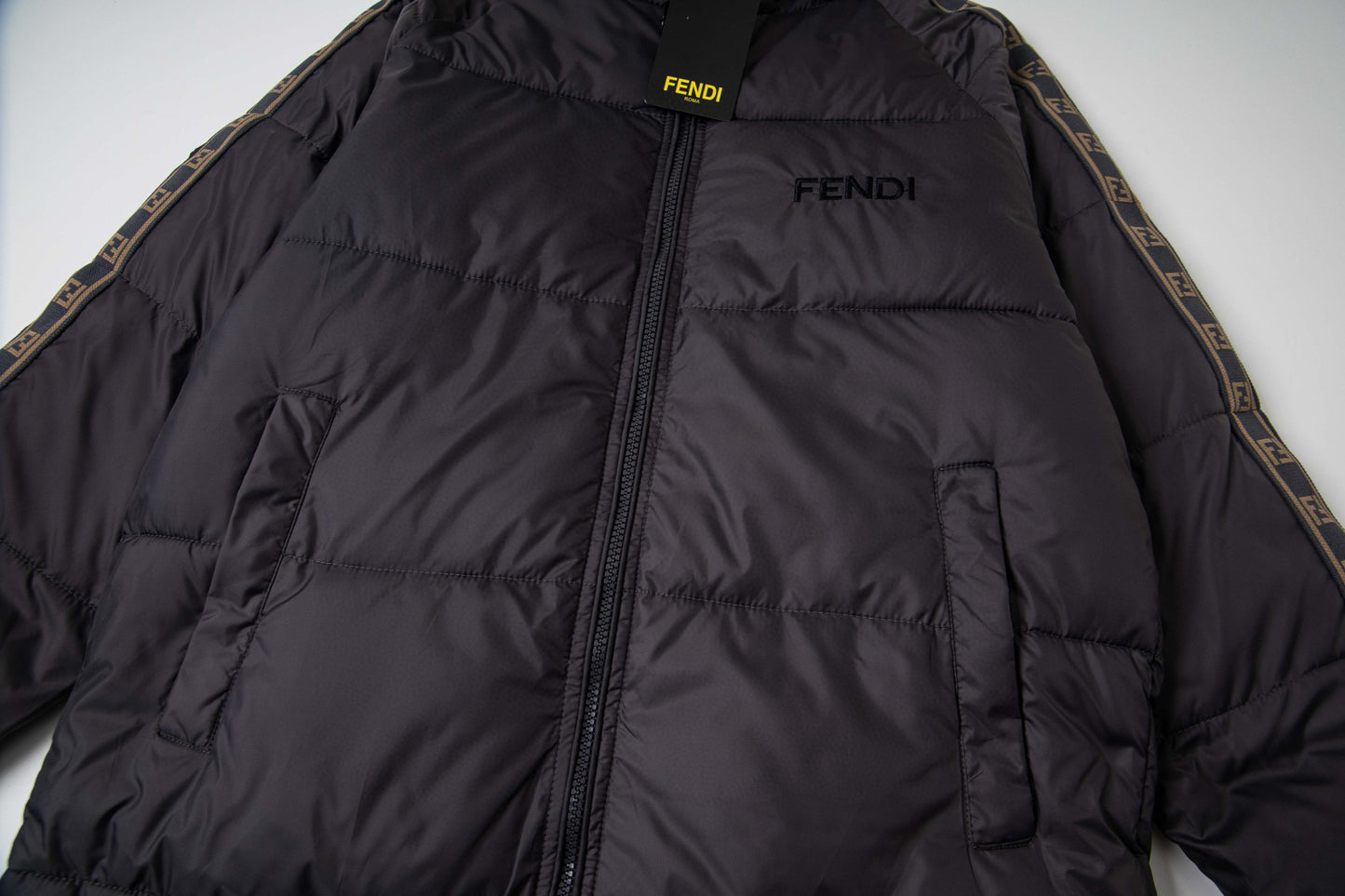 FENDI（フェンディ） ダウンジャケット、ご好評に付き再入荷！