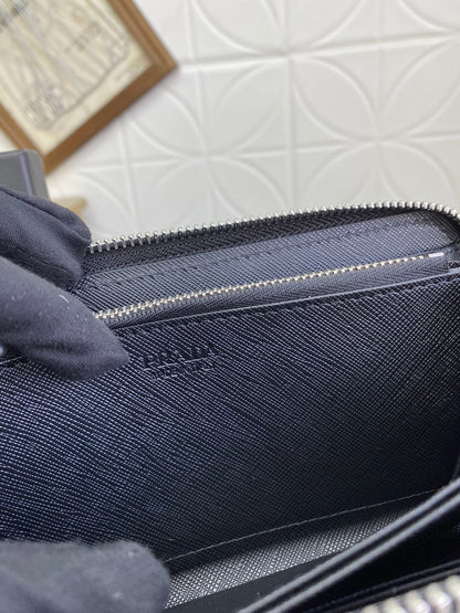 PRADA(プラダ) 財布19x12cm