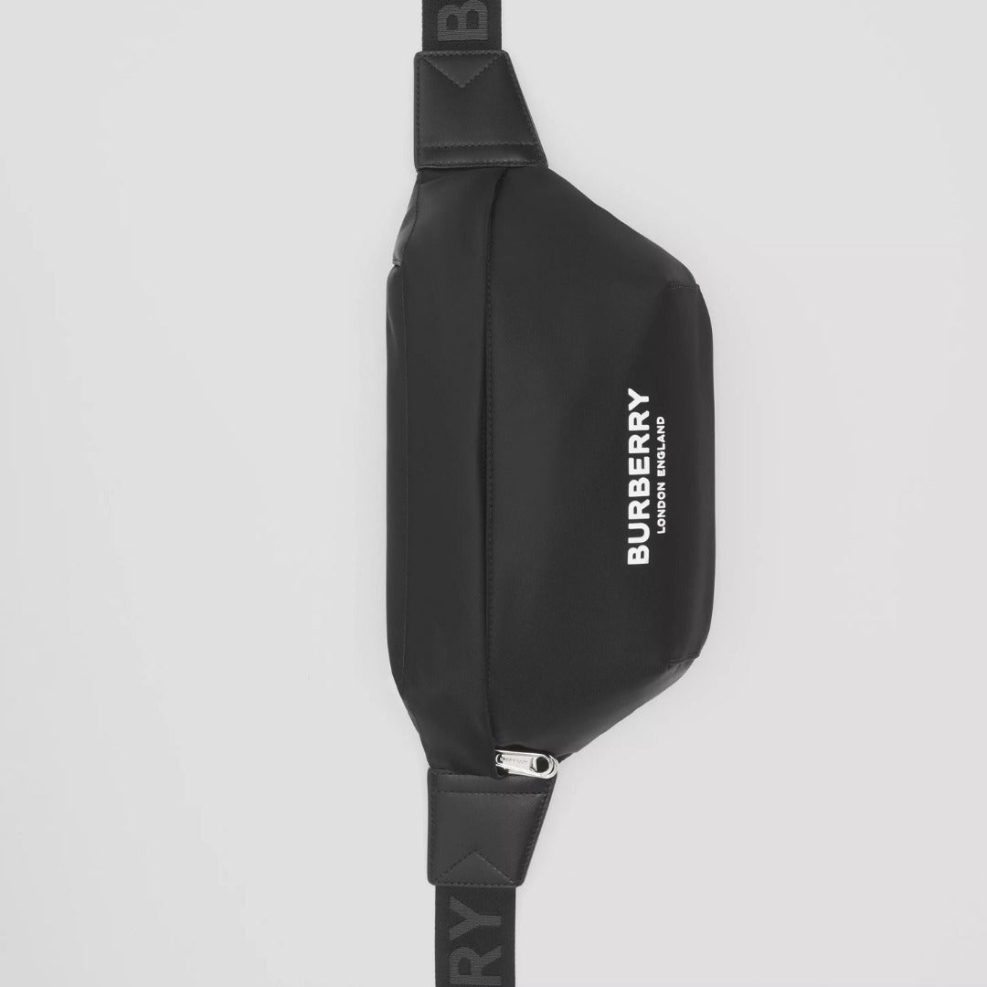 人気【BURBERRY】バーバリー ロゴ ソニー ナイロンバナナバッグ