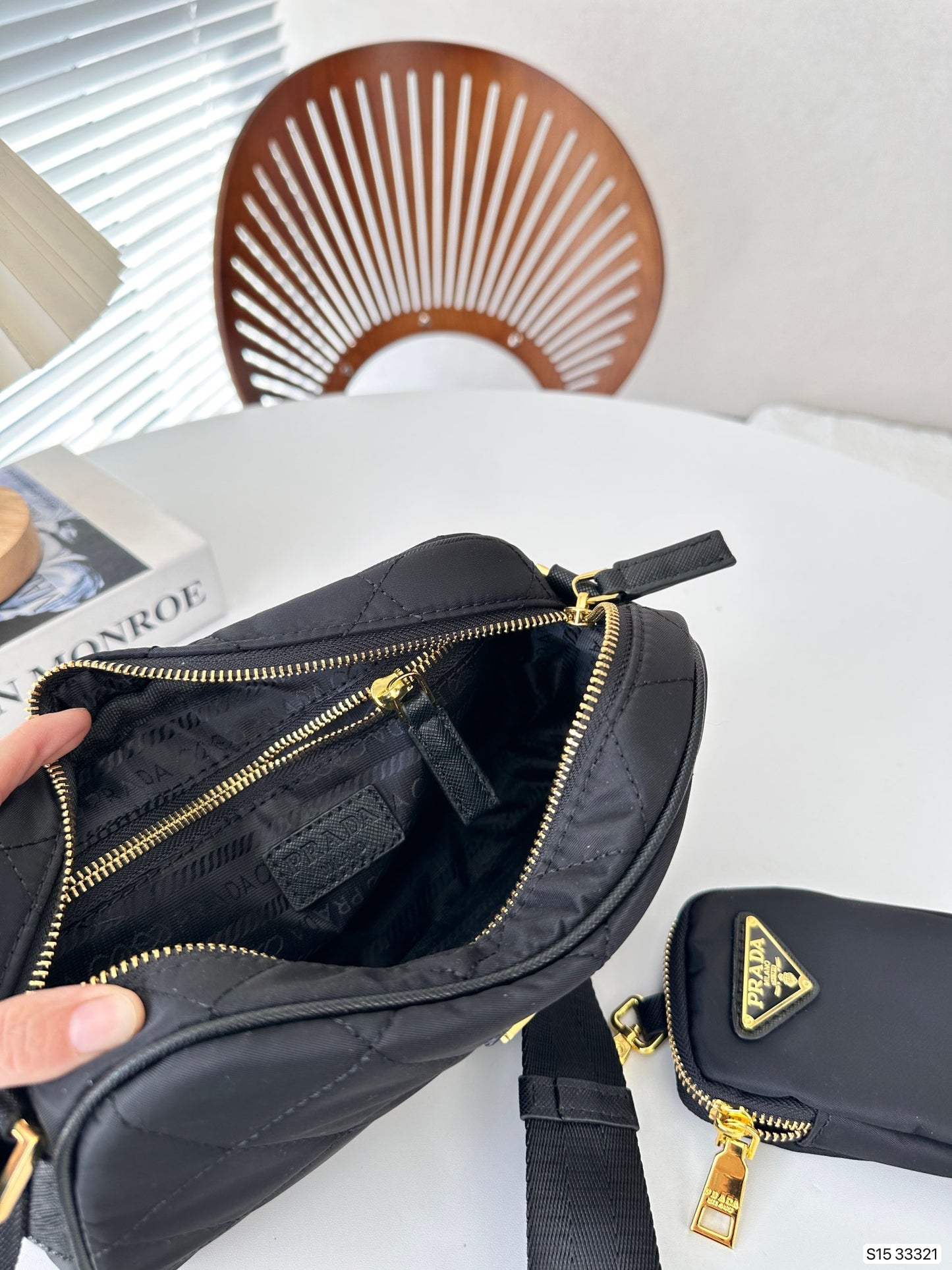 【PRADA 公式旗艦店】 プラダ 斜めがけバッグ当日出荷 好評に付き再入荷24*16CM