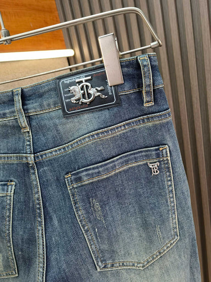 【Burberry】春夏の新作はカウンターで、最高品質のジーンズは実店舗で入手可能