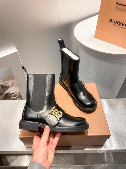 BURBERRY【バーバリー】新作ショートブーツが登場