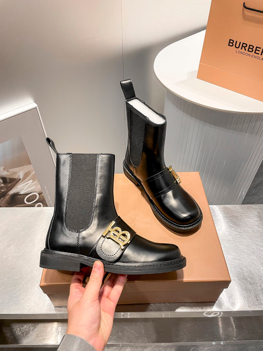 BURBERRY【バーバリー】新作ショートブーツが登場