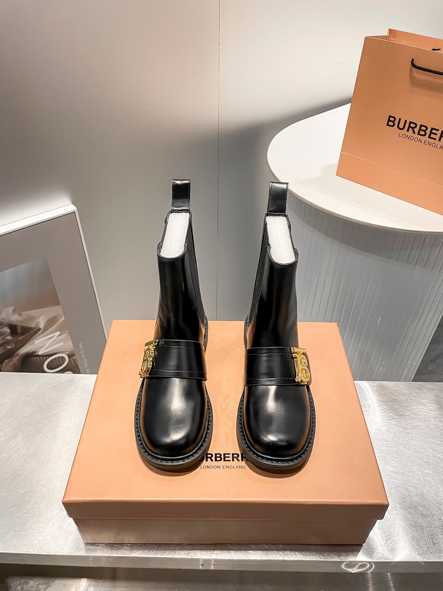 BURBERRY【バーバリー】新作ショートブーツが登場