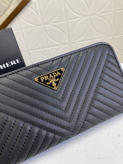 PRADA(プラダ) 財布19x12cm