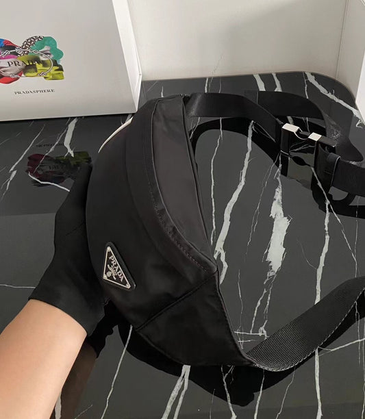 【PRADA 公式 旗艦店】プラダ ウエストポーチ 当日出荷 好評に付き再入荷！26*12*7CM