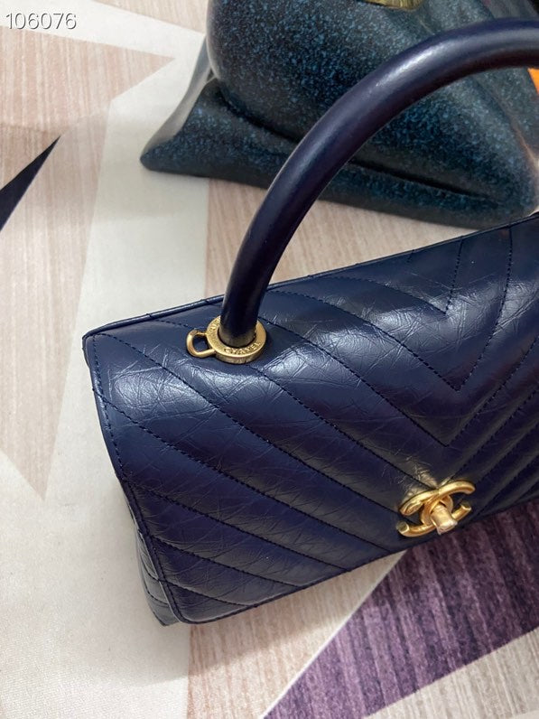 Chanel Cowhide handbag 92991