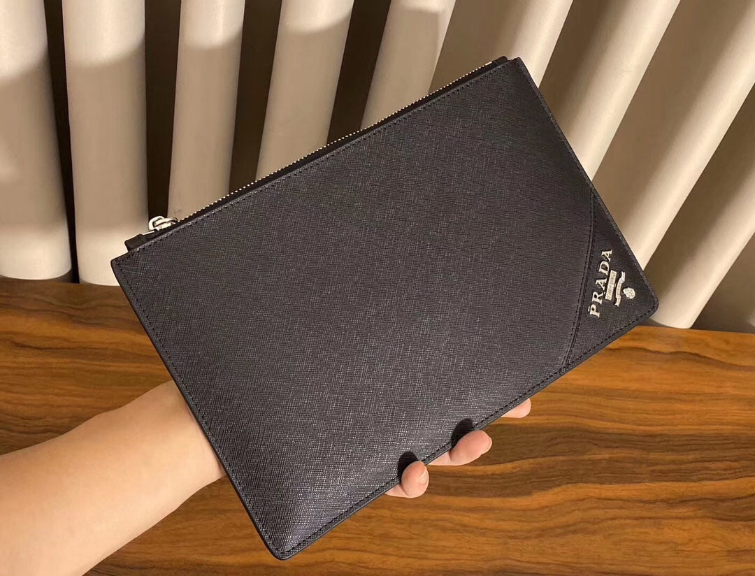 【PRADA 公式旗艦店】プラダ クラッチバッグ 当日出荷 好評に付き再入荷！28*10CM