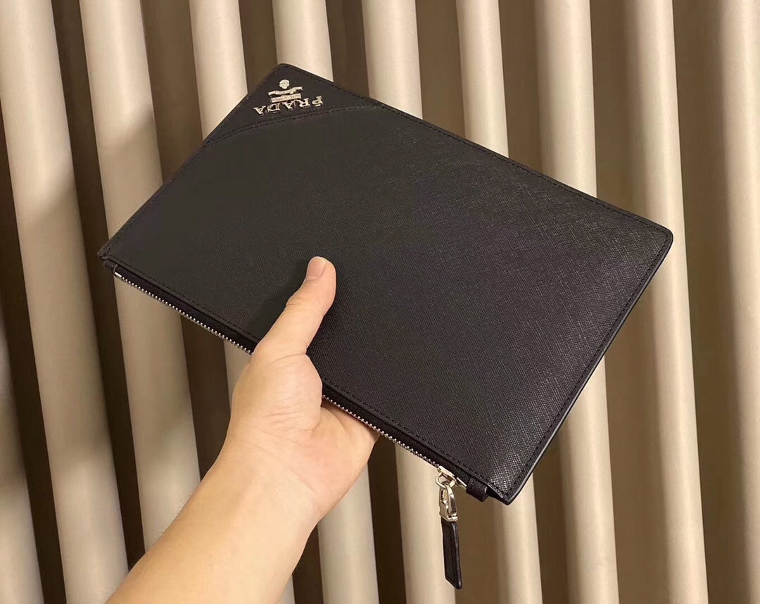 【PRADA 公式旗艦店】プラダ クラッチバッグ 当日出荷 好評に付き再入荷！28*10CM
