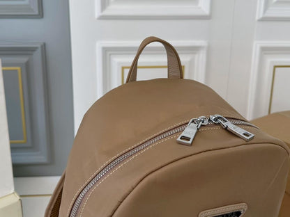 【PRADA 公式 旗艦店】プラダ リュックサック当日出荷 好評に付き再入荷！31*36CM 240719