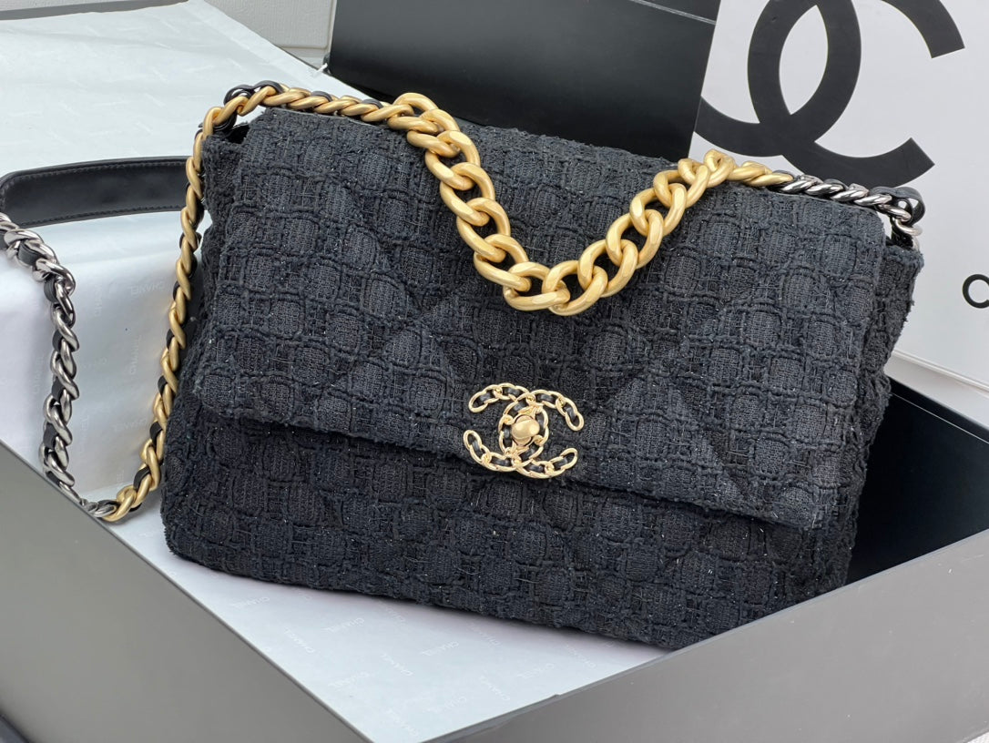 CHANEL 19 HANDBAG AS1161