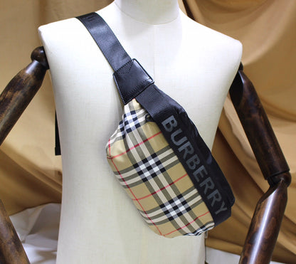 【BURBERRY 公式旗艦店】バーバリー ウエストポーチ 当日出荷 好評に付き再入荷！31*7.5*16CM