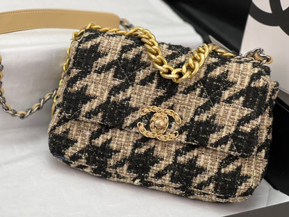 CHANEL 19 HANDBAG AS1161