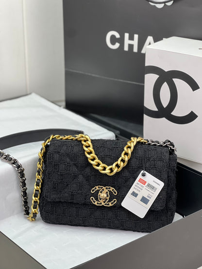 CHANEL 19 HANDBAG AS1161