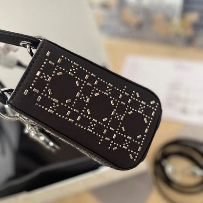 人気の新作 DIOR lady dior三格シルクダイヤモンド折りギフトボックススカーフをプレゼントします