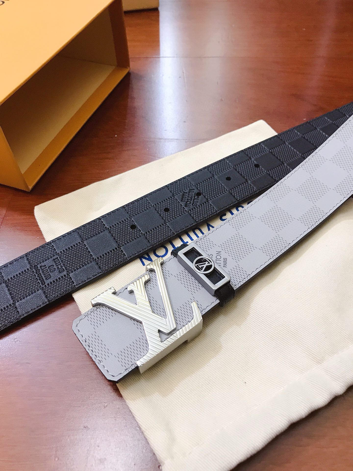 Louis Vuitton ソフトレザーシリーズ シルクスクリーン市松模様