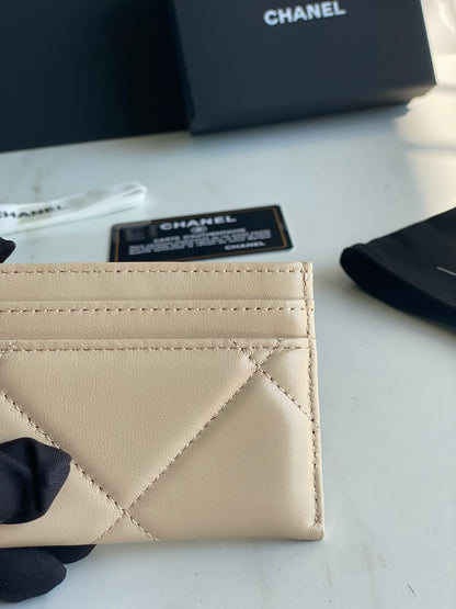 CHANEL 19 CARD HOLDER AP1167