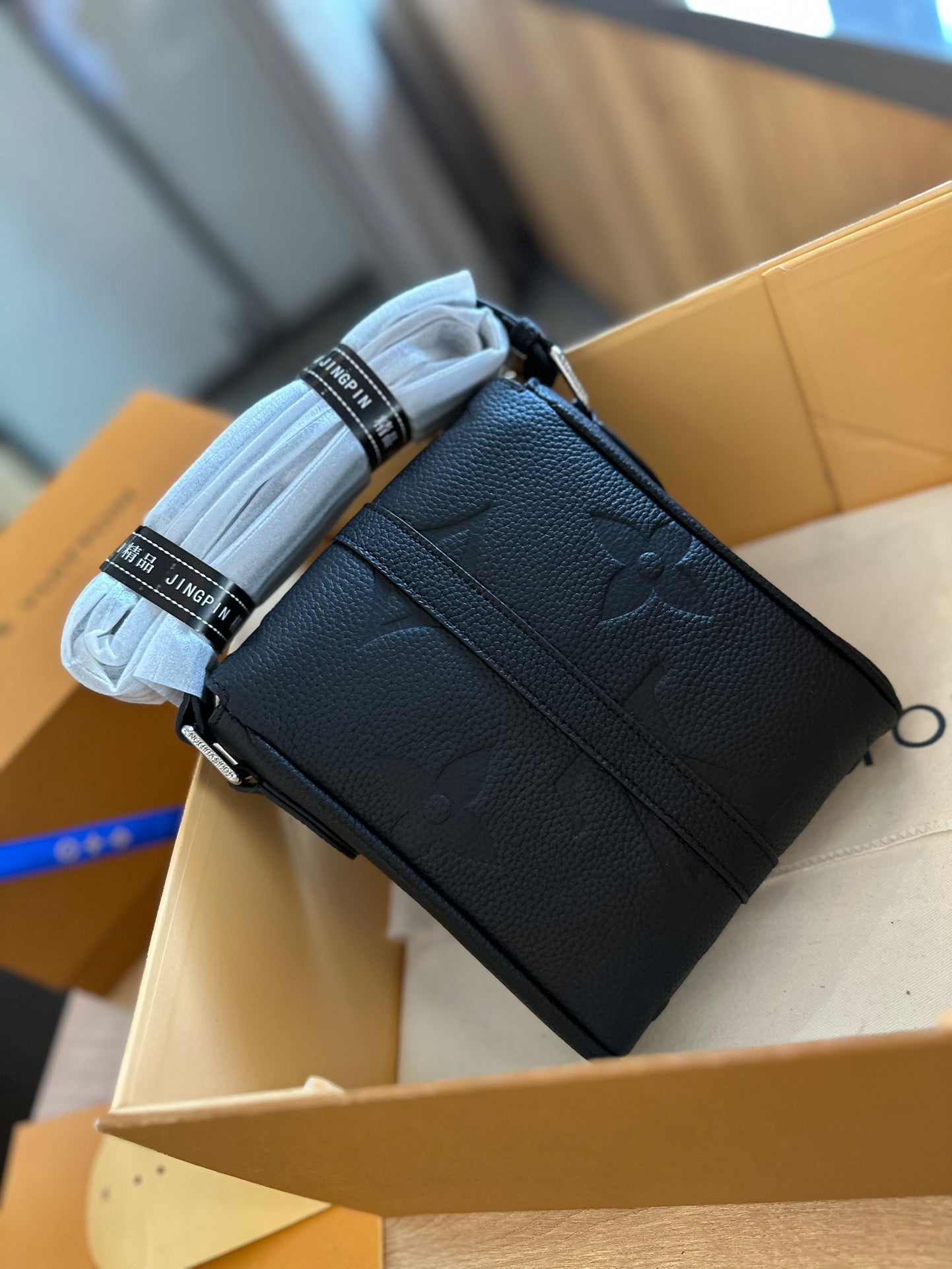 Louis Vuitton　エンベロップ ポーチ　ボディバッグ