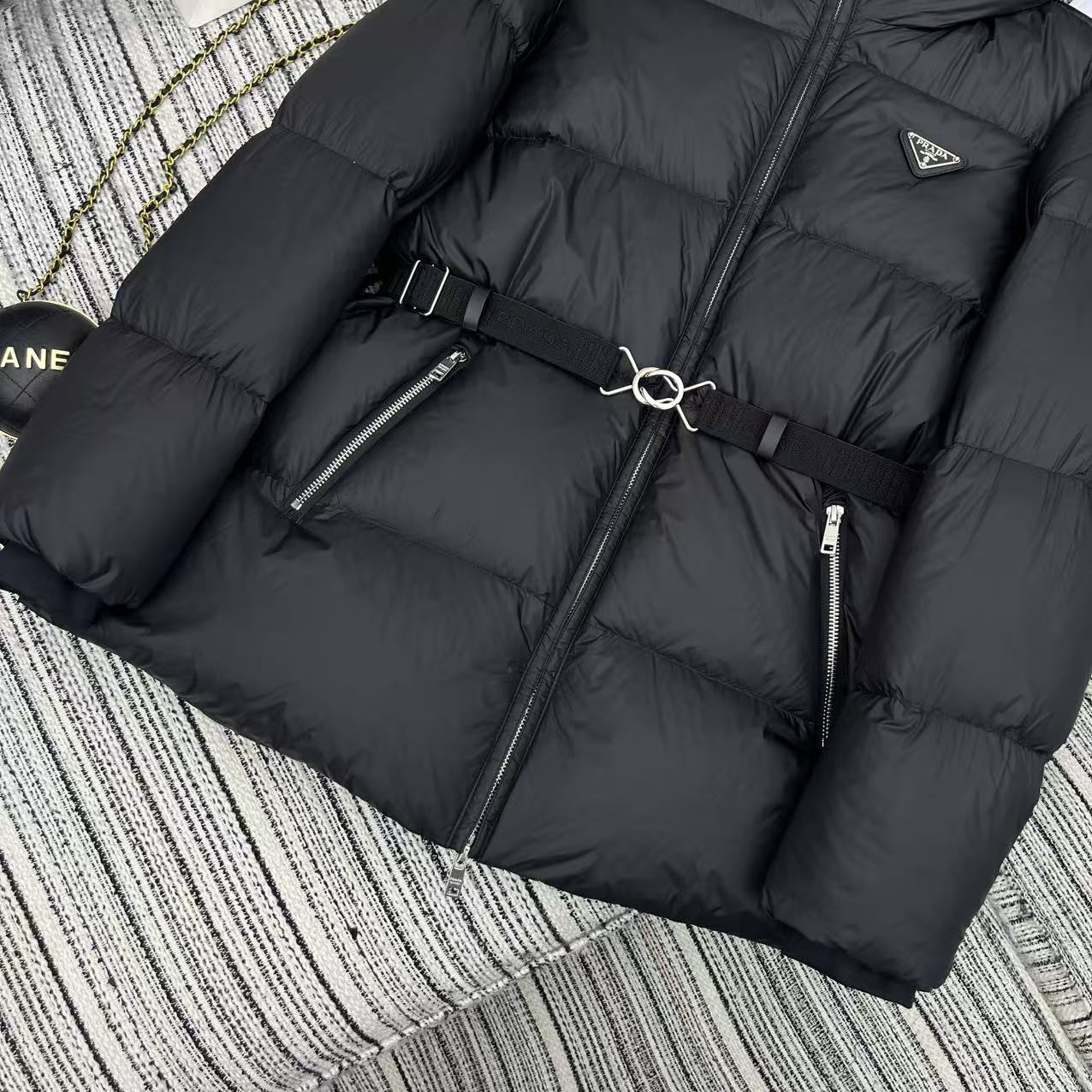 【PRADA旗艦店】ダウンジャケット、ご好評に付き再入荷！