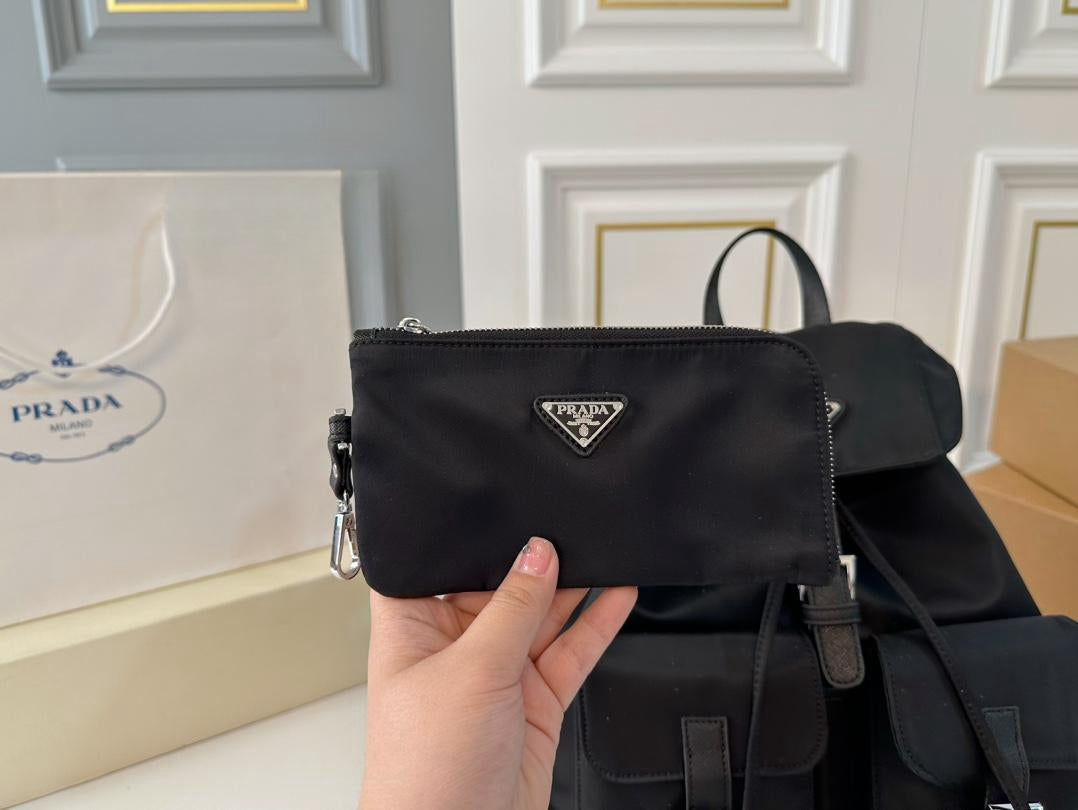 【PRADA 公式 旗艦店】プラダ リュックサック当日出荷 好評に付き再入荷！30*33CM 240719