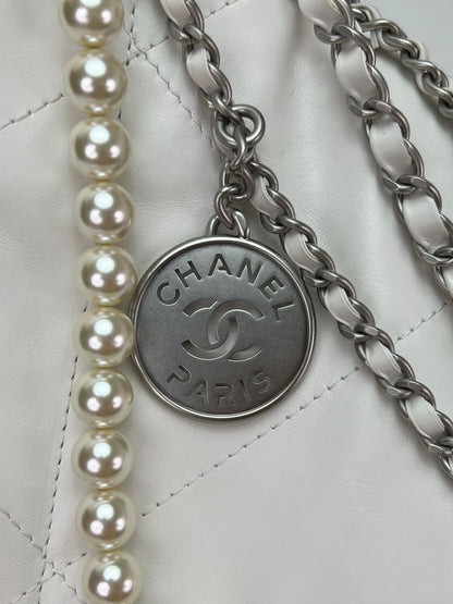 CHANEL 22 3989