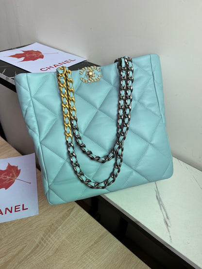 CHANEL 19 SHOPPING BAG 3519