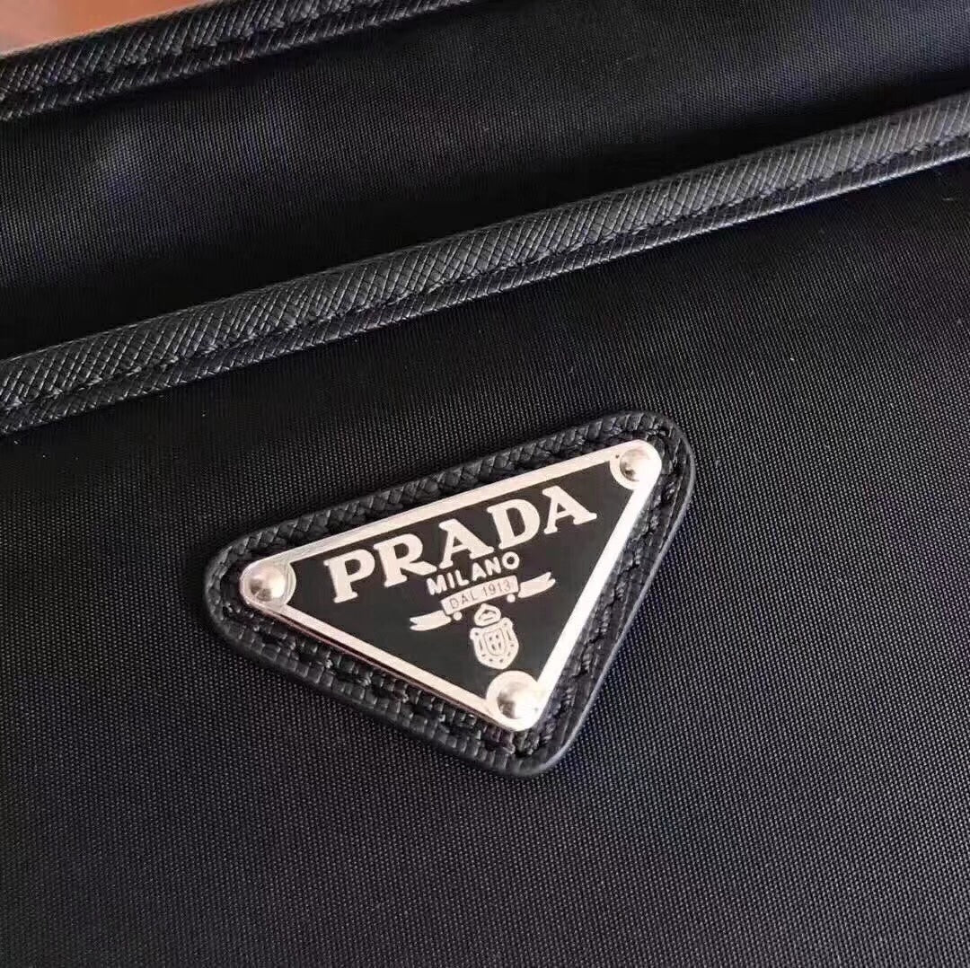 【PRADA 公式 旗艦店】プラダ 斜めがけバッグ 当日出荷 好評に付き再入荷！27*25.5*6CM