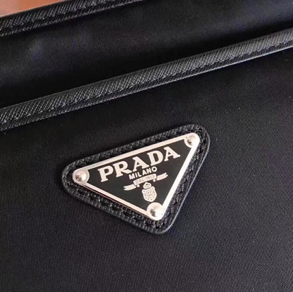 【PRADA 公式 旗艦店】プラダ 斜めがけバッグ 当日出荷 好評に付き再入荷！27*25.5*6CM
