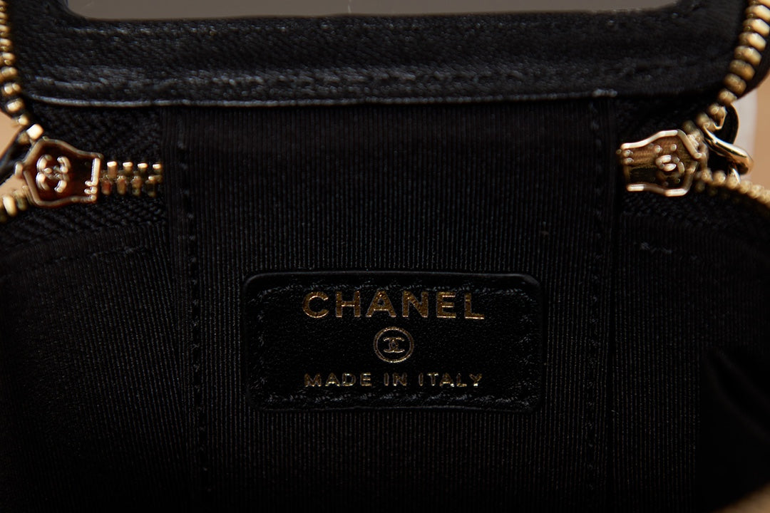 Chanel BOY BAG AP2581