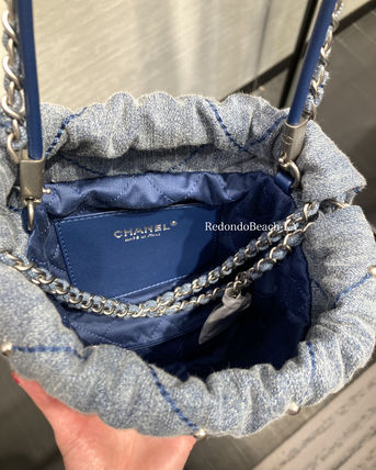 【新★スタッズが可愛いデニム】★CHANEL★22 ハンドバック