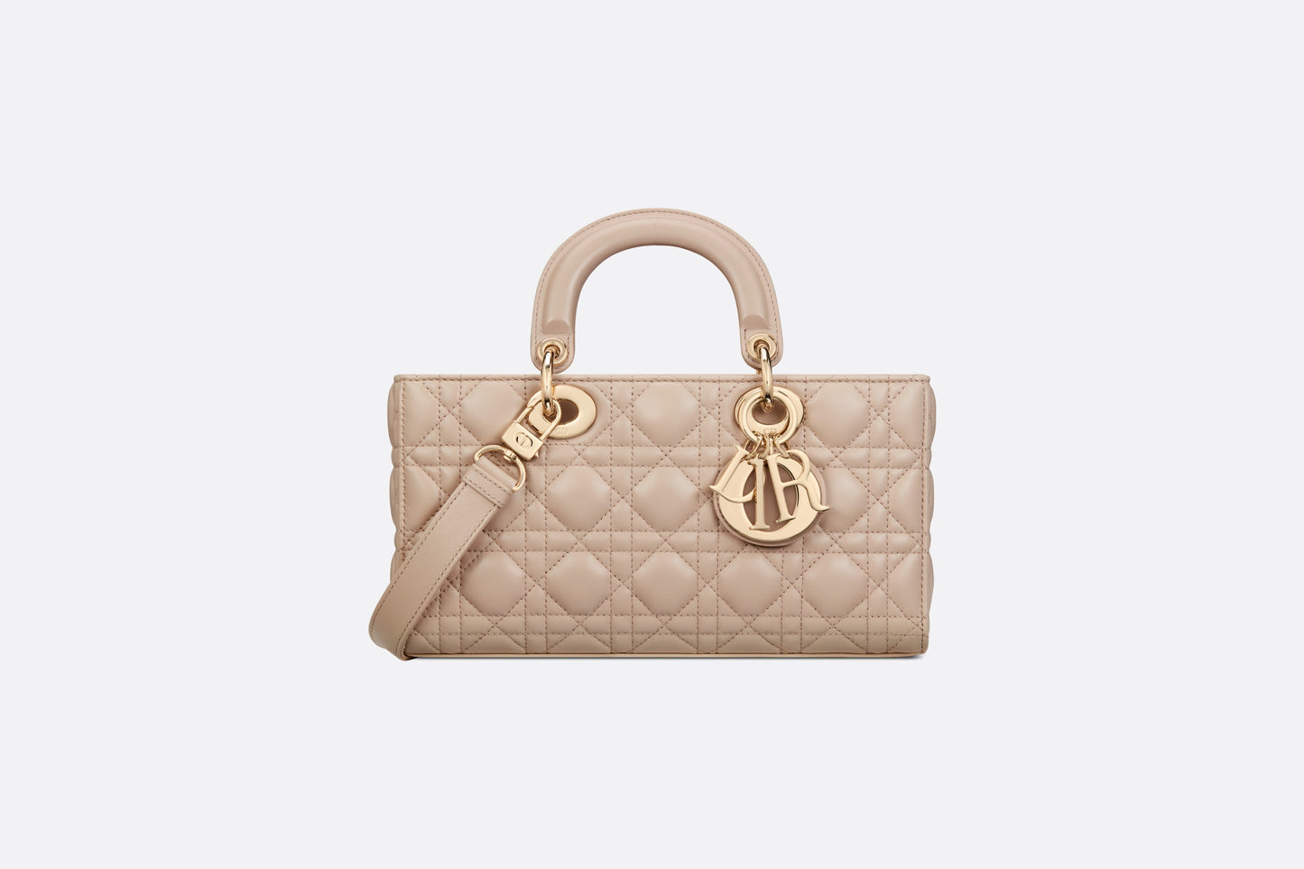 スターと同じバッグが欲しい？佐藤晴美さん、富岡佳子さん愛用している同項 のLADY D-JOY ミディアムバッグ！雑誌掲載で大人気！