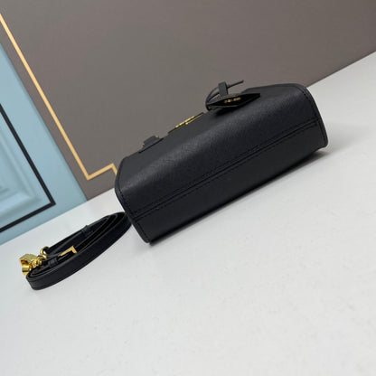 【 PRADA 公式 旗艦店】 プラダ ハンドバッグ 当日出荷 好評に付き再入荷！17*19*6CM