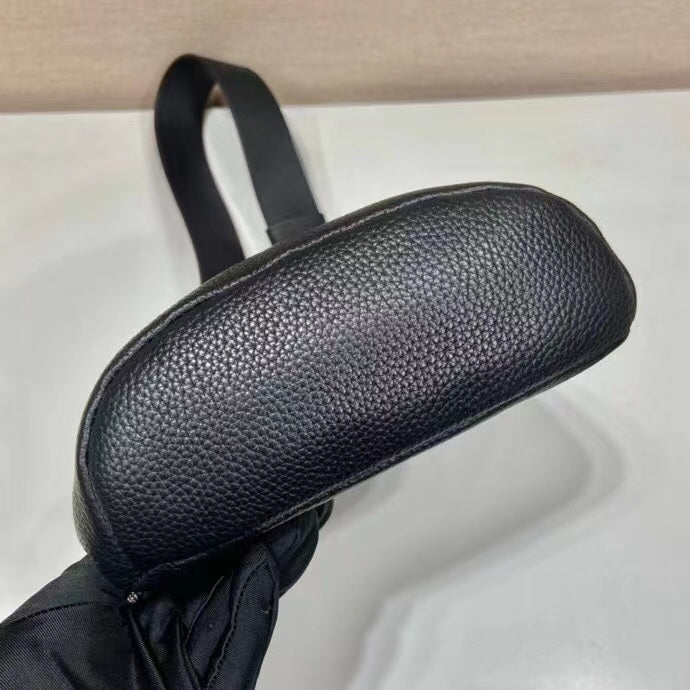 【 PRADA公式 旗艦店】 プラダ チェストバッグ当日出荷 好評に付き再入荷！17x32x6.5cm