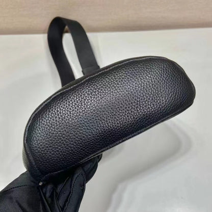 【 PRADA公式 旗艦店】 プラダ チェストバッグ当日出荷 好評に付き再入荷！17x32x6.5cm