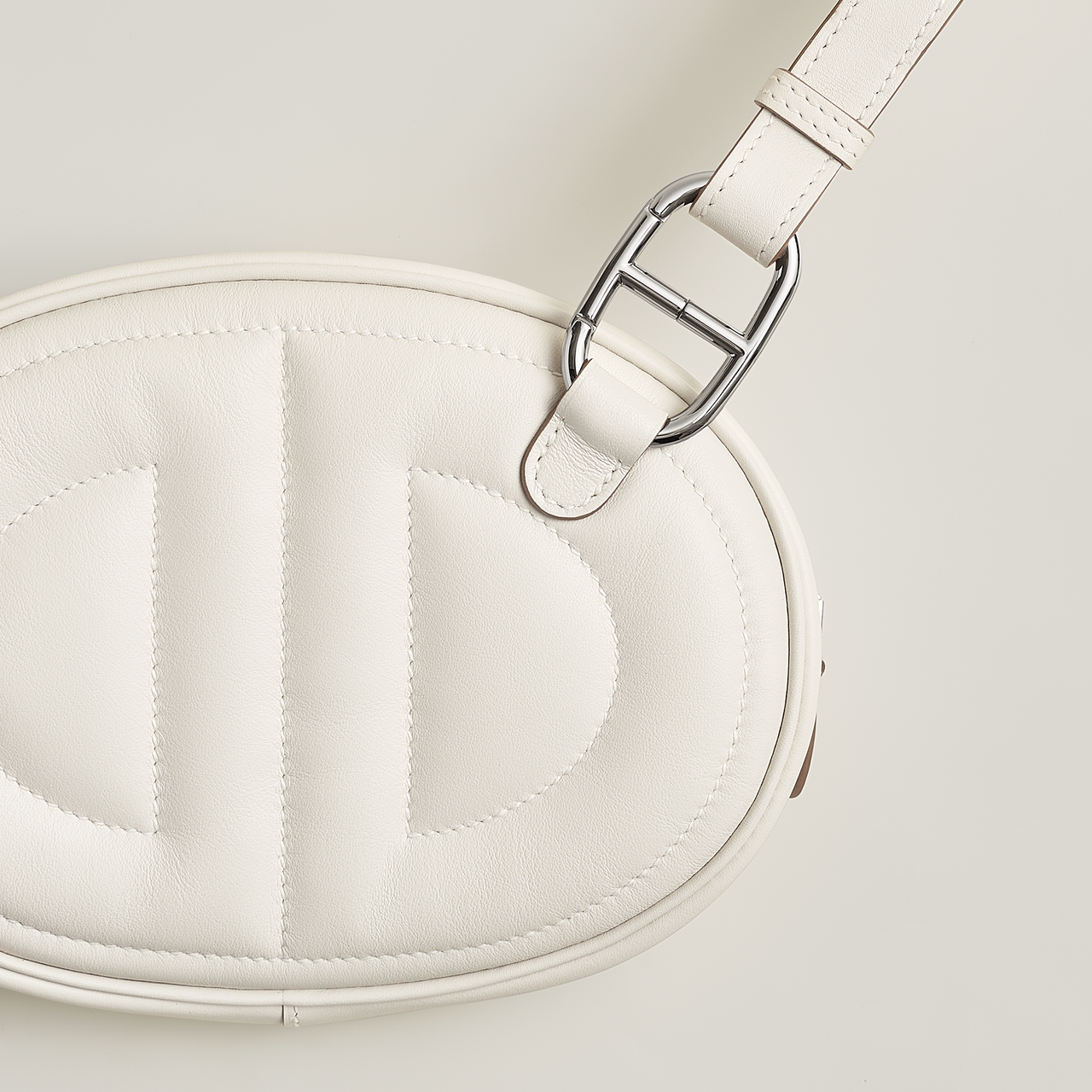 In-the-Loop ツートーン ベルトバッグ1