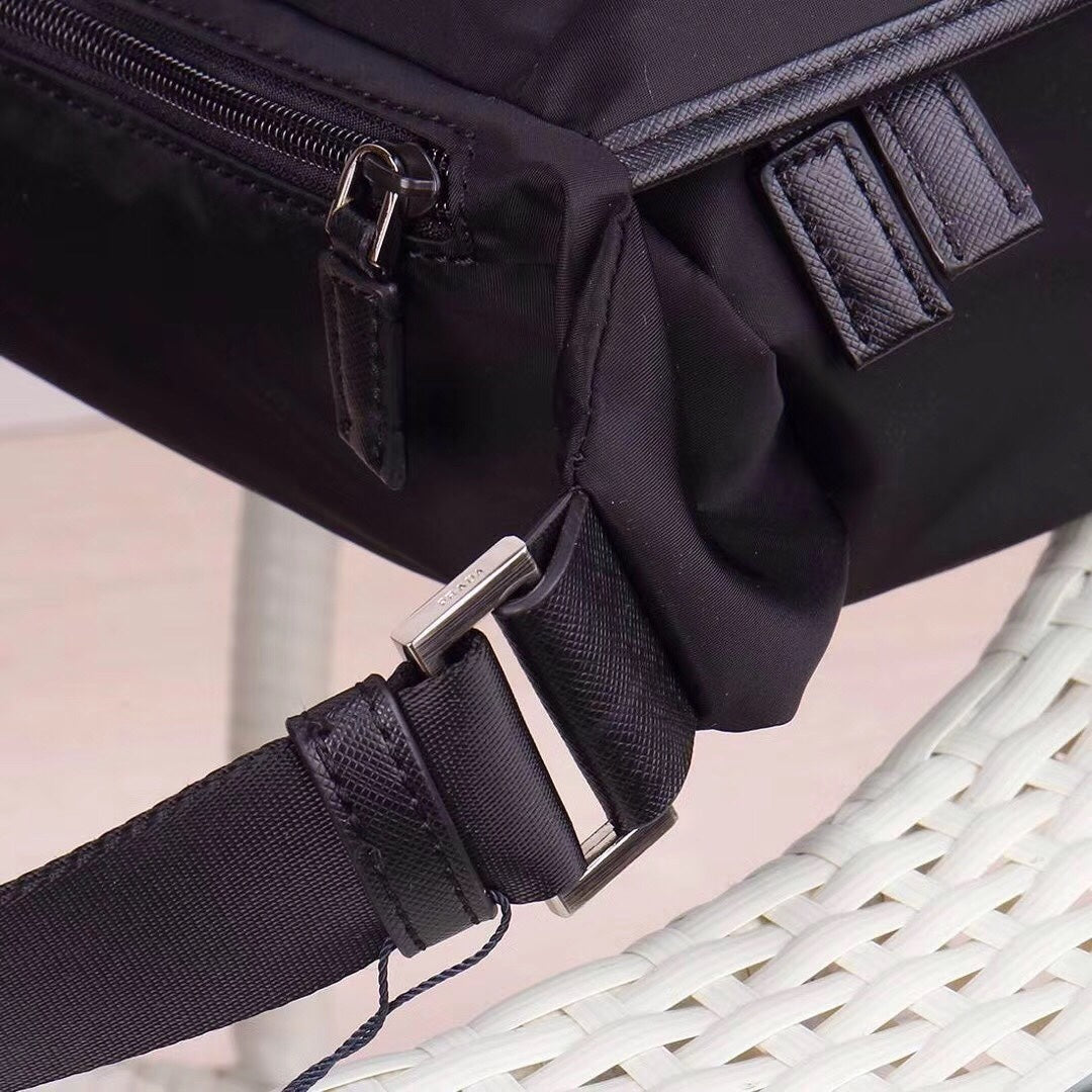 【PRADA 公式 旗艦店】プラダ 斜めがけバッグ 当日出荷 好評に付き再入荷！30*20*5CM