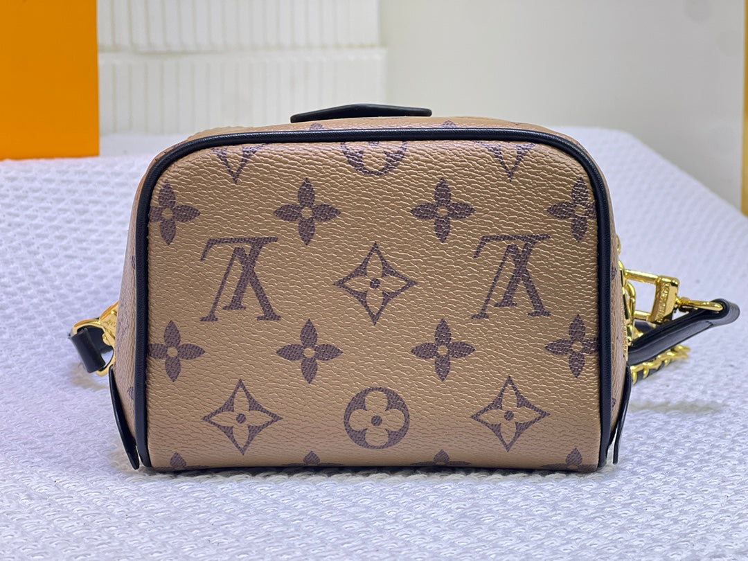Louis Vuitton 春夏コレクションの Just In Case ハンドバッグ