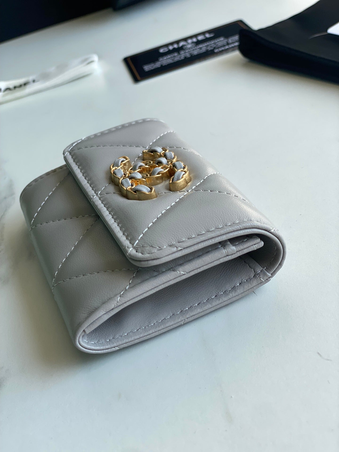 CHANEL 19 FLAP CARD HOLDER AP1790
