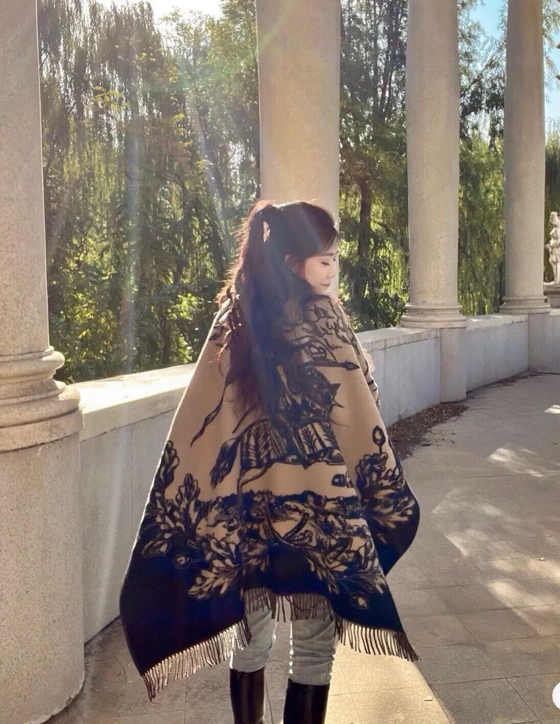 【BURBERRY バーバリー 】バーバリー最新作ナイトウォーホース両面ジャガードショールケープ‼ ️定番中の定番