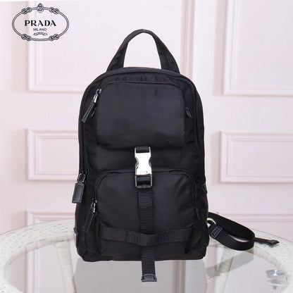 【PRADA 公式 旗艦店】プラダ 胸ポケット当日出荷 好評に付き再入荷！30*20*7CM