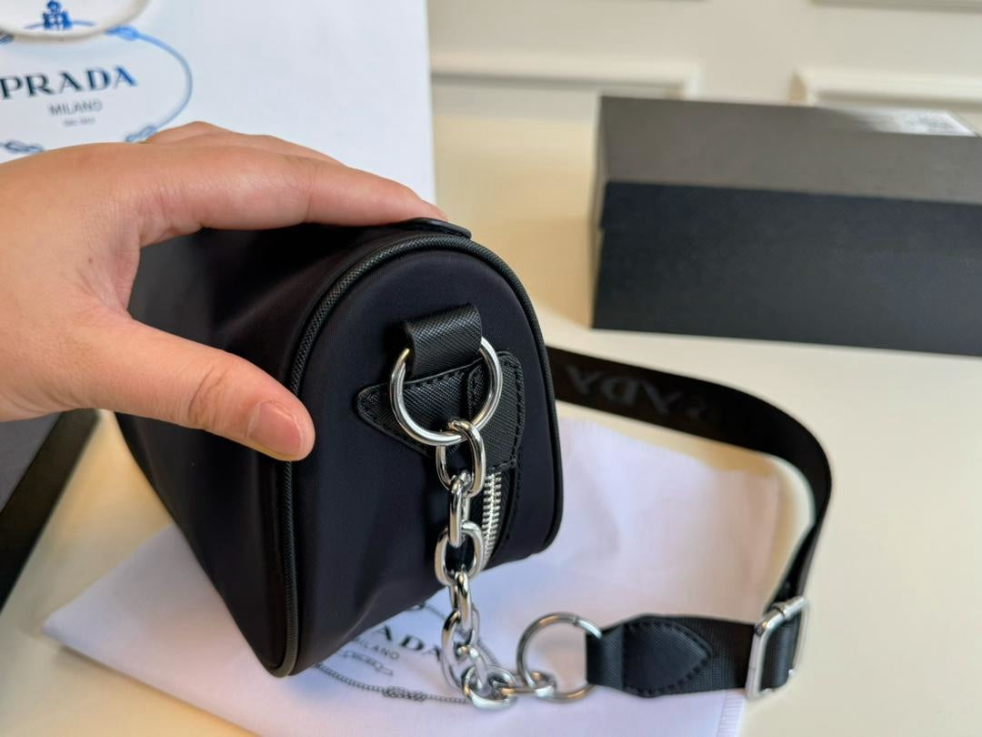 【PRADA 公式 旗艦店】プラダ 斜めがけバッグ 当日出荷 好評に付き再入荷！24*15CM 240719