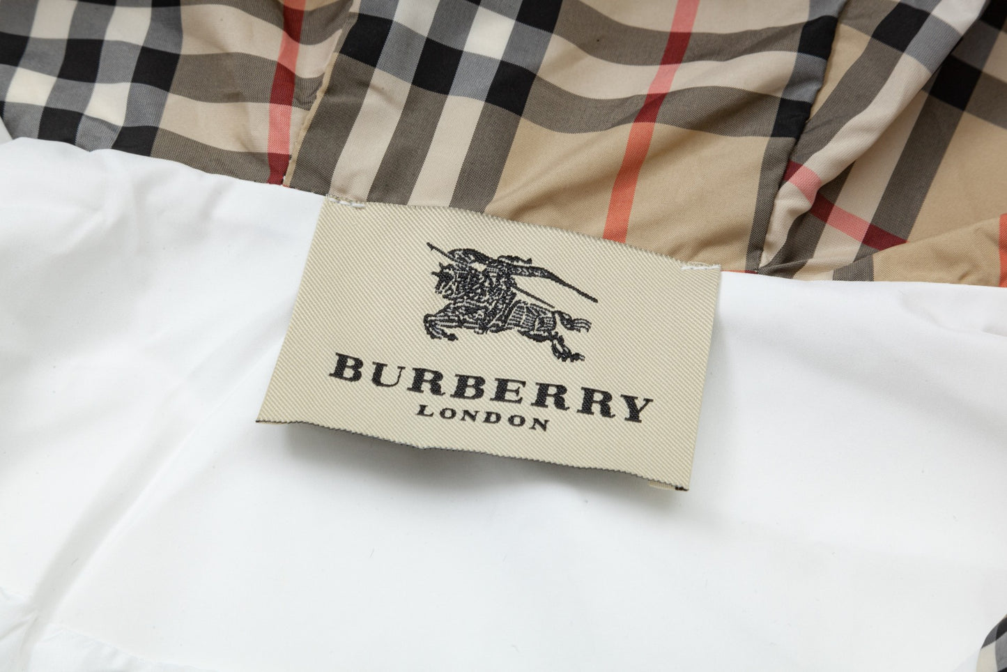 【BURBERRY】男女兼用 ご好評に付き再入荷！
