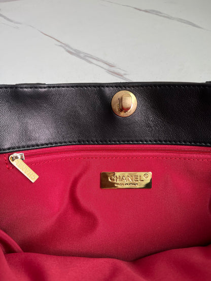 CHANEL 19 SHOPPING BAG 3519
