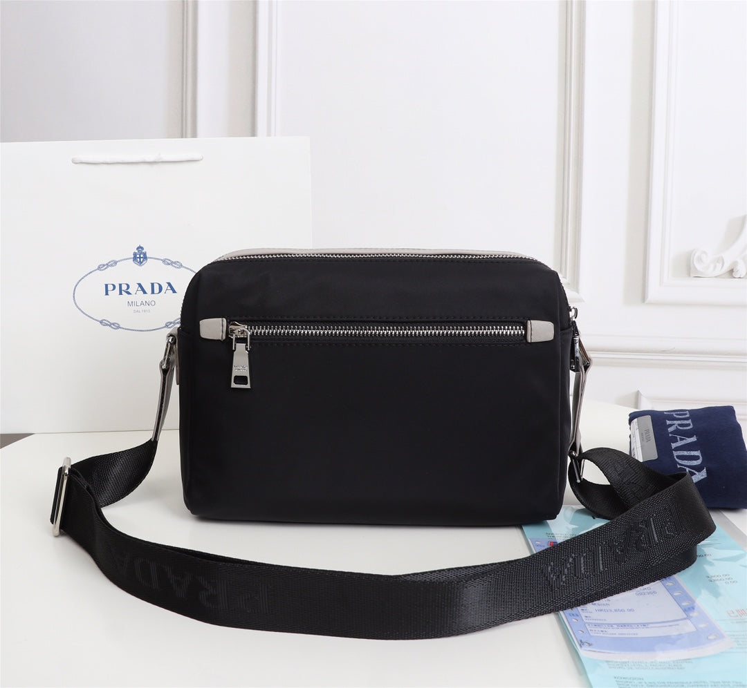 【 PRADA 公式 旗艦店】 プラダ ショルダーバッグ当日出荷 好評に付き再入荷！25*18*9CM