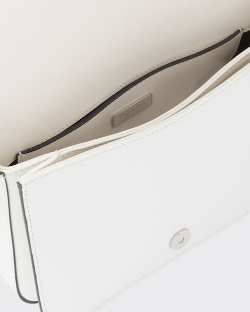 大人気！雑誌「VIVI」に掲載!藤田ニコルの愛用ブランドの新作バッグが掲載されたブラックレザーショルダーバッグ 大人の女性へ