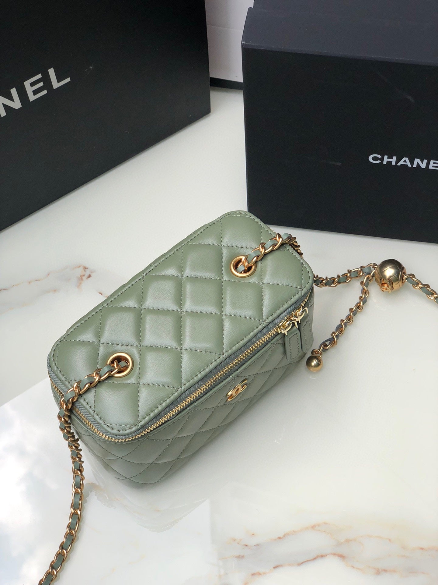 Chanel Classic Vanity 22C Bag with Chain AP2303