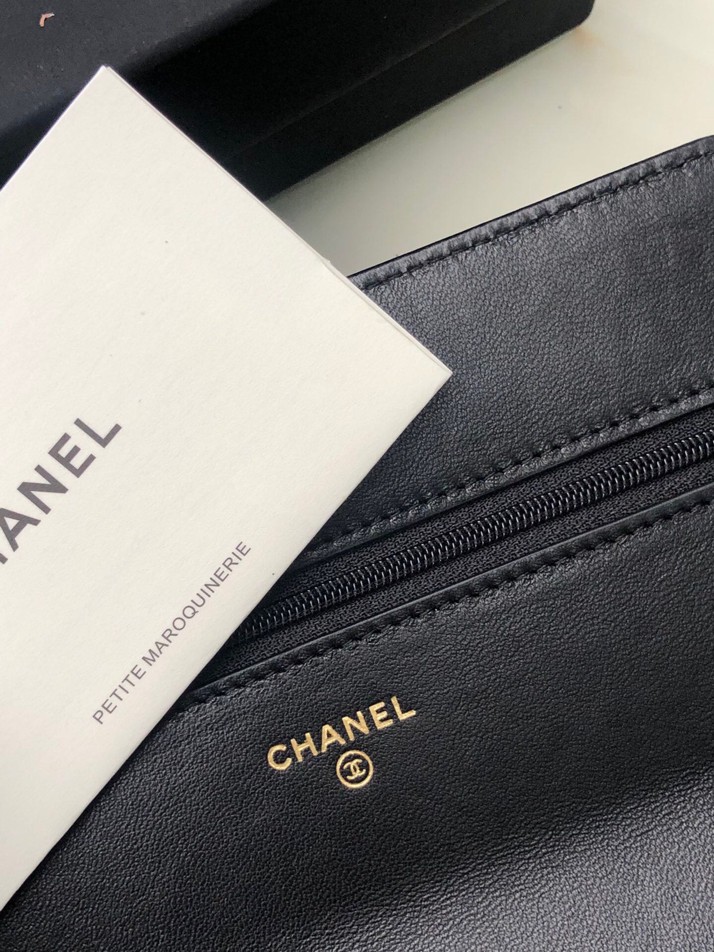 CHANEL 19 WALLET ON CHAIN 0957